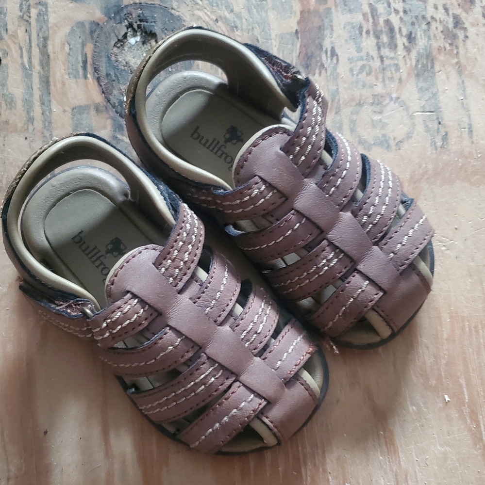 Bullfrog kids sandal size 5